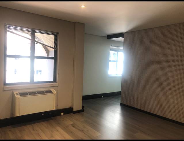 108M² OFFICE TO LET IN HYDE PARK